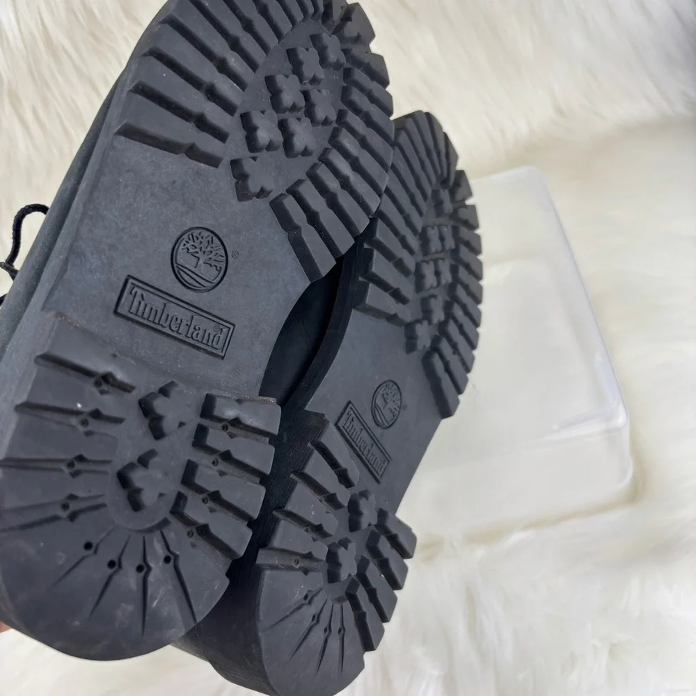 Timberland Black Boots with Padded Collar and Sturdy Sole Size 4 kids
